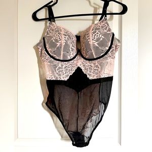 XL La vie en Rose Lace Bodysuit